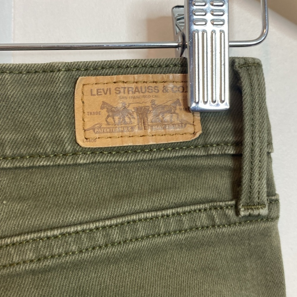 Levi's Women's Skinny Jeans in Olive Green - Picture 4 of 9